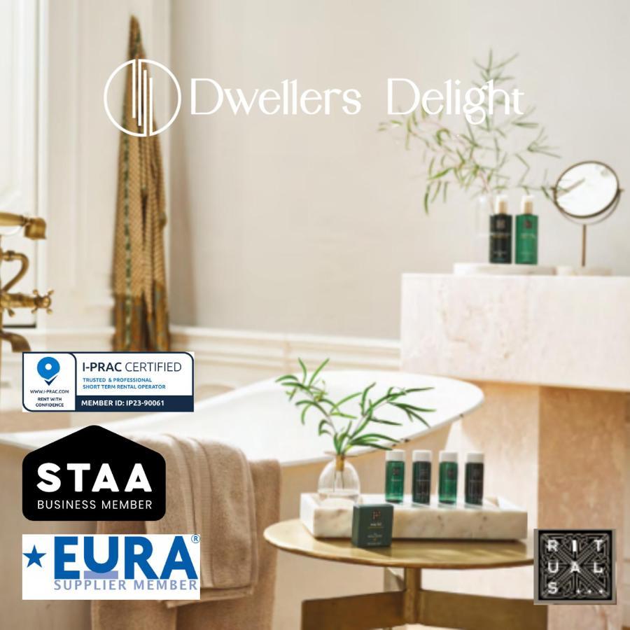 Dwellers Delight Living Ltd Serviced Accommodation Fabulous House 3 Bedroom, Hainault Prime Location ,Greater London With Parking & Wifi, 2 Bathroom, Garden Chigwell Esterno foto
